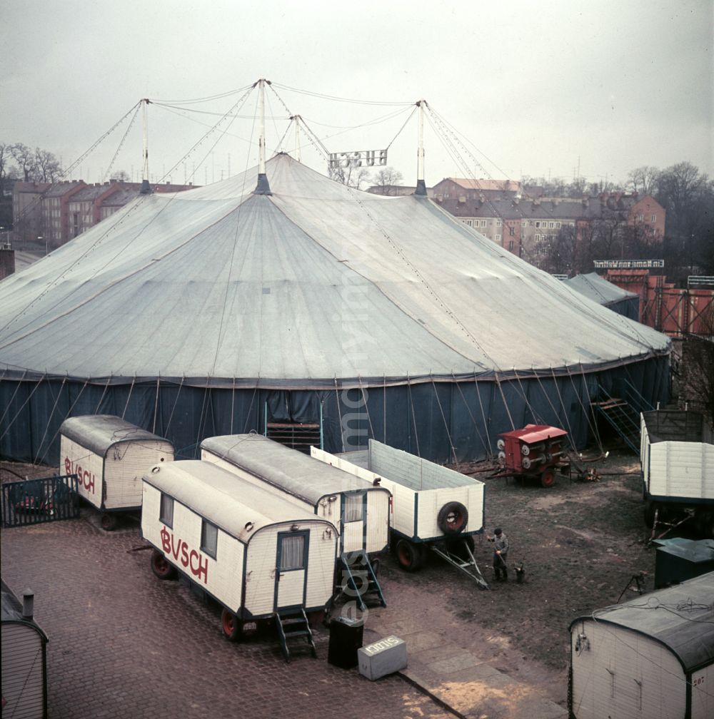 GDR picture archive: Berlin - Exterior view of the Circus Busch in Berlin East Berlin on the territory of the former GDR, German Democratic Republic