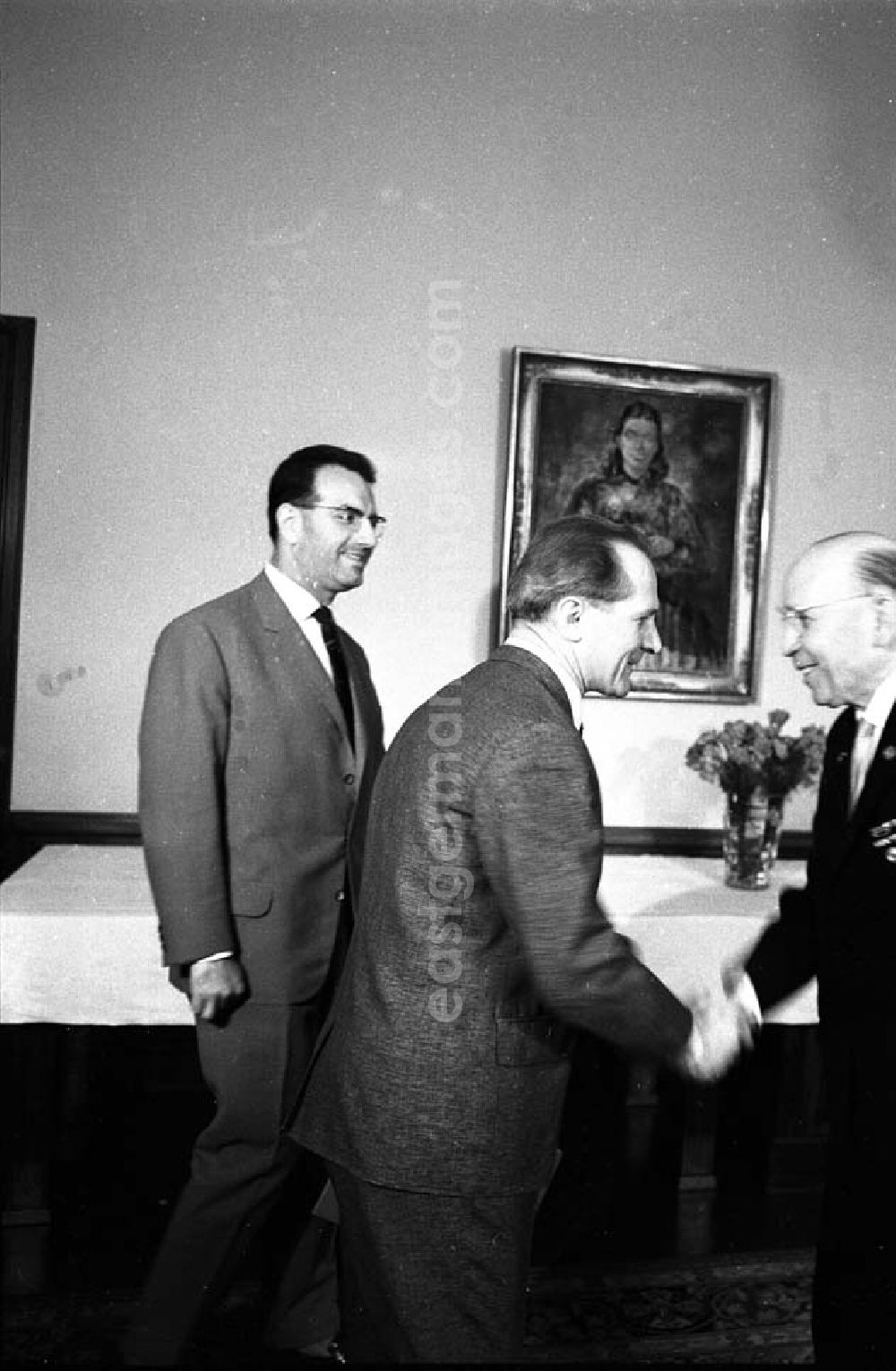 Berlin: 12.05.1966 ZK(Zentralkomitee) gratuliert Prof. Dr. Dr. Erich Correus zum 7