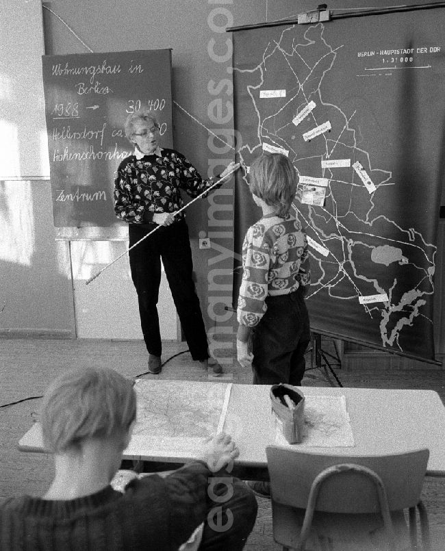 GDR Photo Archive: Berlin - Supervision Of Students In The Context Of ...