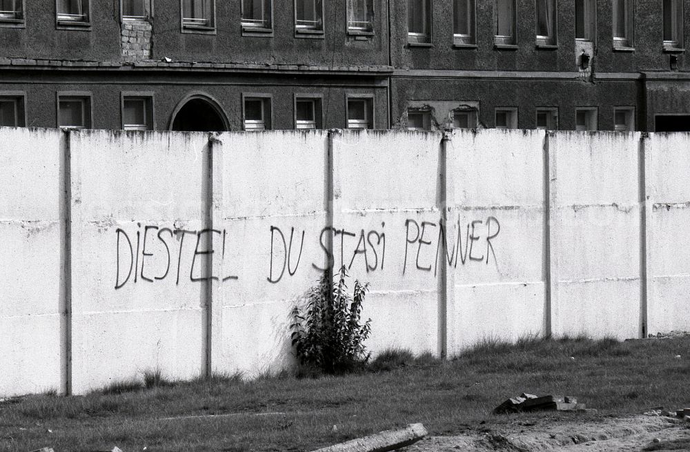 GDR Photo Archive Berlin Fragments Of The Decaying Border   Gdr Photos Berlin 68516 