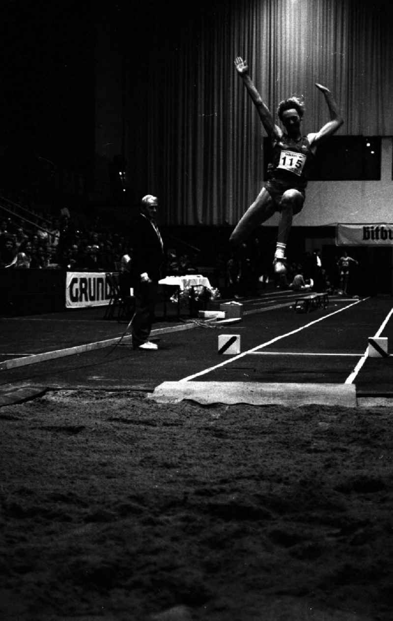 LA- Metting 'Olympische Nacht' in Berlin

Umschlag:7172