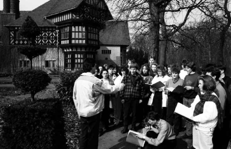 Chorsingen in Cecilienhof

Umschlagnummer: 728