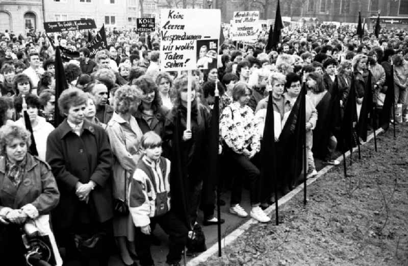 Montagsdemo in Cottbus

Umschlagnummer: 7284