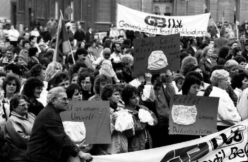 Montagsdemo in Cottbus

Umschlagnummer: 7284