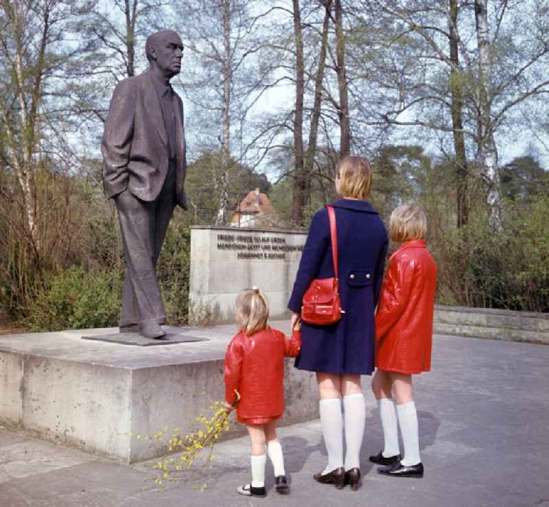 Johannes R. Becher memorial by Fritz Cremer in Bad Saarow, Brandenburg in the territory of the former GDR, German Democratic Republic