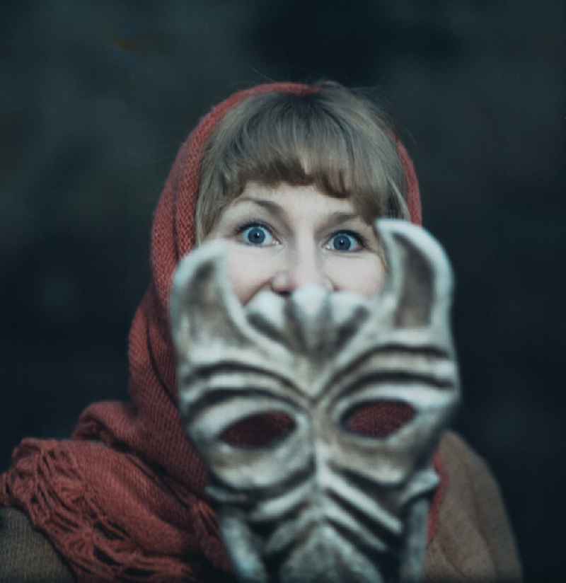 Scene from the film and television production 'Continent of Hope' in Bautzen, Saxony in the area of the former GDR, German Democratic Republic. The actress Majka Kowarjec with an animal mask