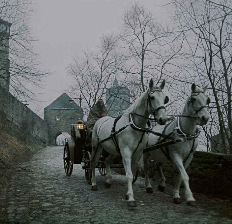 Scene from the film and television production 'Continent Hope' - a horse-drawn carriage drives from the direction of Bautzen - Ortenberg on a cobblestone path on the street Vor dem Gerbertor in Bautzen, Saxony in the area of the former GDR, German Democratic Republic