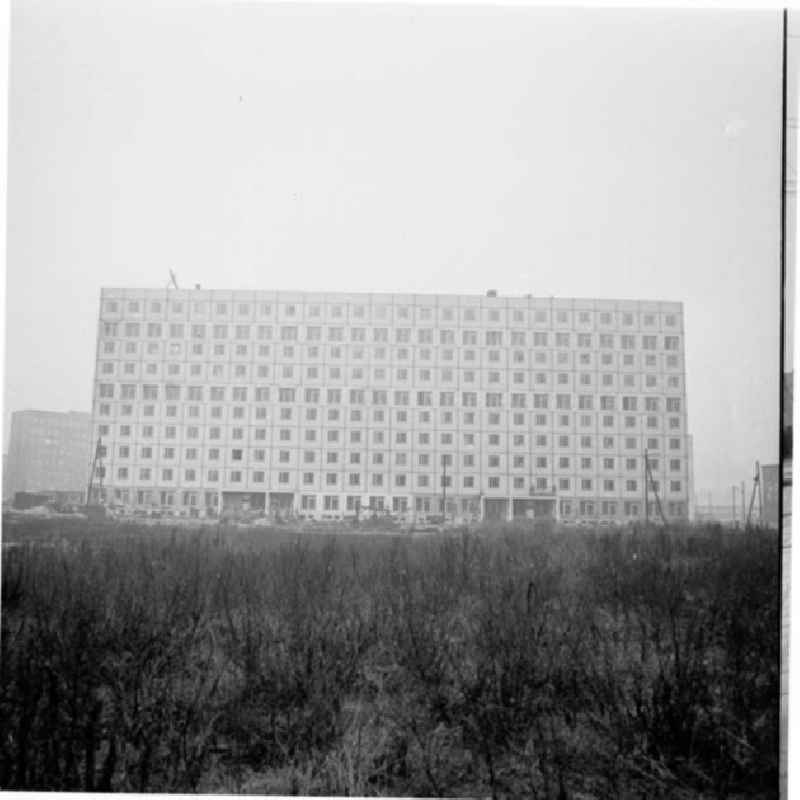 Neuer P2 Wohnblock Berlin Storkower Str.
120 Wohngebäude
03.