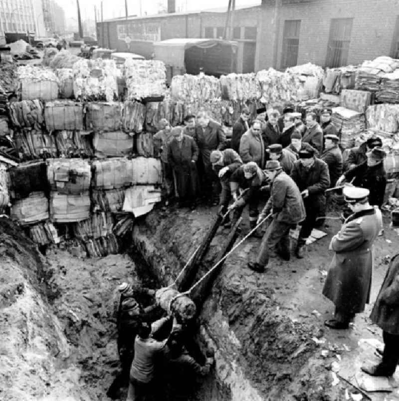 Hauptmann Bahrs Meisterstück
5 - Zentner - Bombe am Ostbahnhof entschärft
16.