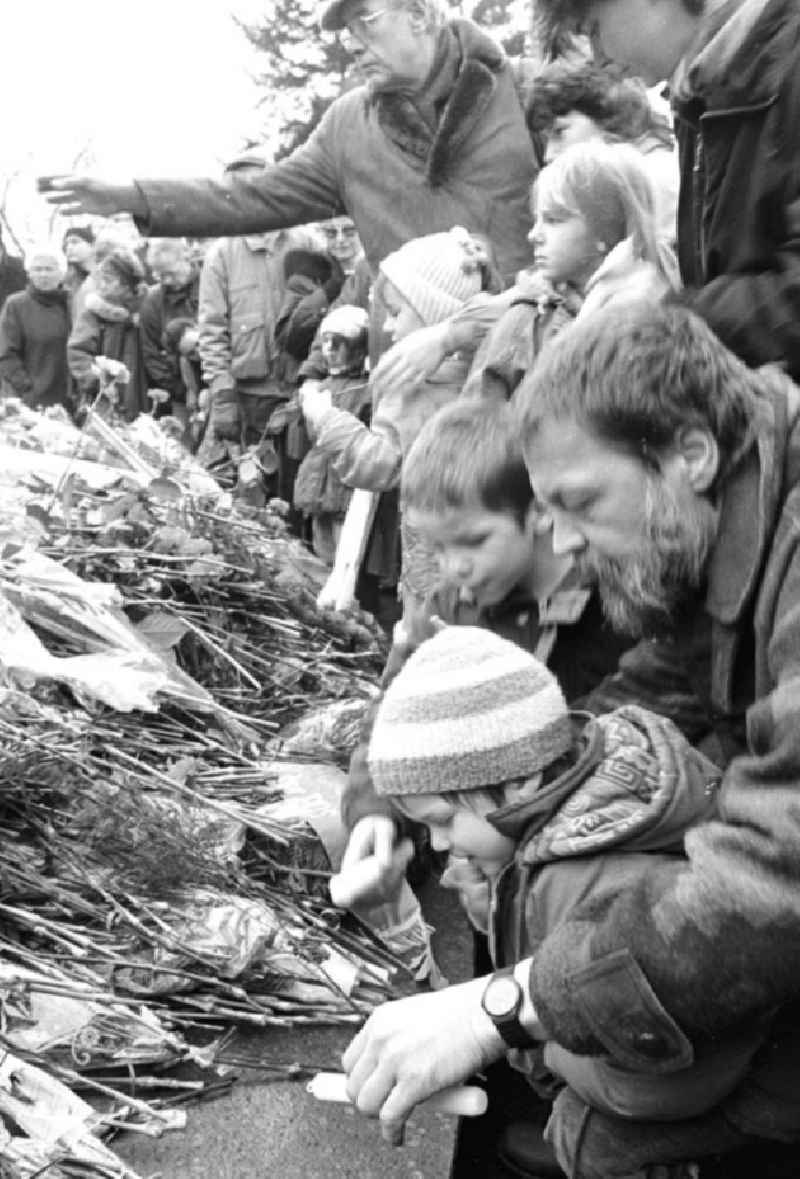 Karl Liebknecht-und Rosa Luxemburg-Demonstration
9.1.1994

Umschlagnr.: 1994-