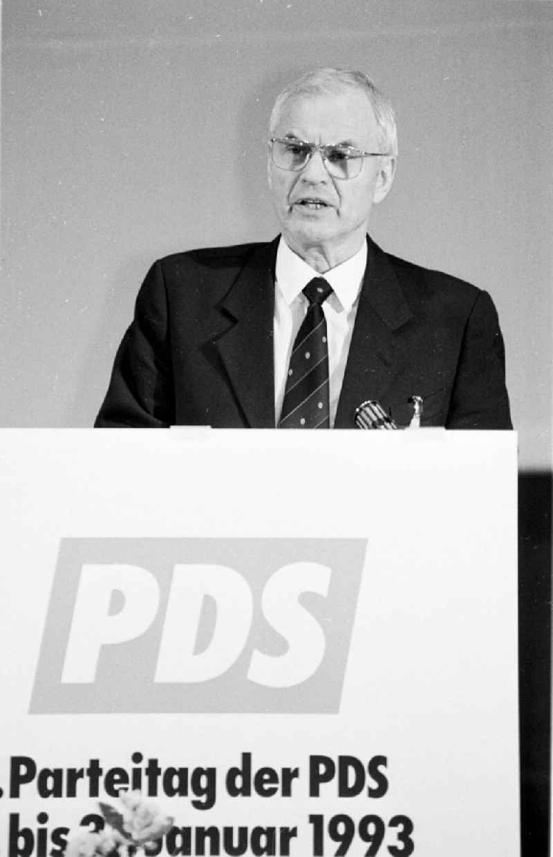 Beginn des 3. PDS-Parteitags, Hans Modrow
29.