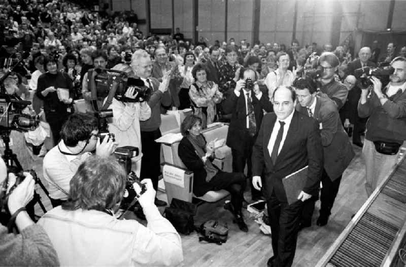 3. Parteitag der PDS, Gregor Gysi
01.