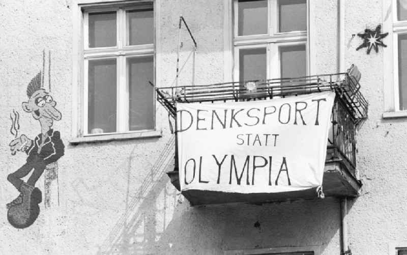 No-Olympia-Losung in der Grünebergerstraße 74
13.