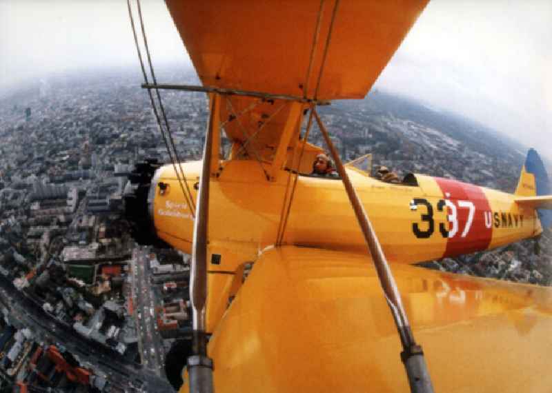 Take Off 92, Atlantiküberquerer Klaus Plasa fliegt eine Boeing Stearman
20.