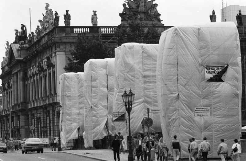 Restaurierung der Skulpturen auf der Schloßbrücke beim
Marstall
29.07.92 Lange
Umschlag 1