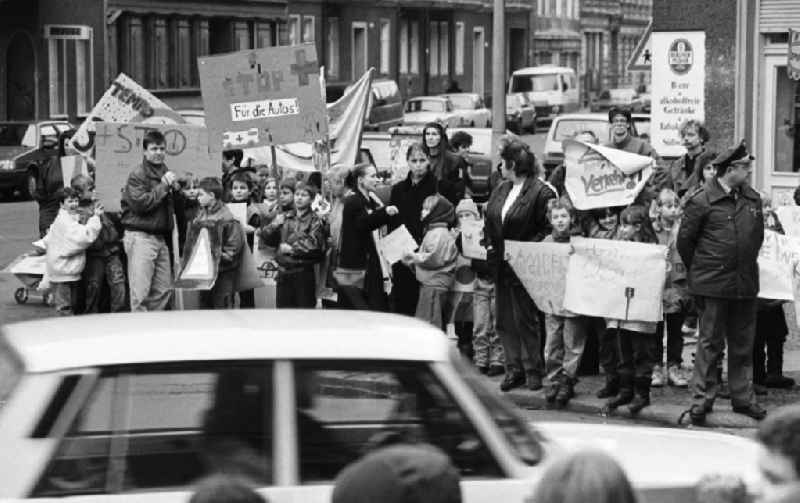 Kinderdemonstration für eine Ampel in der
Scharnweberstraße
12.02.92 Lange
Umschlag 1992-6