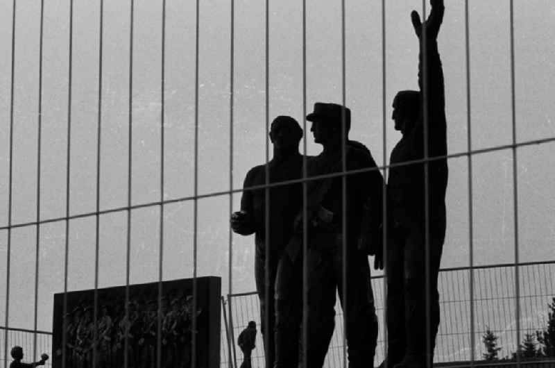 Kampfgrupperndenkmal in Berlin 27.2.92 ND/Lange