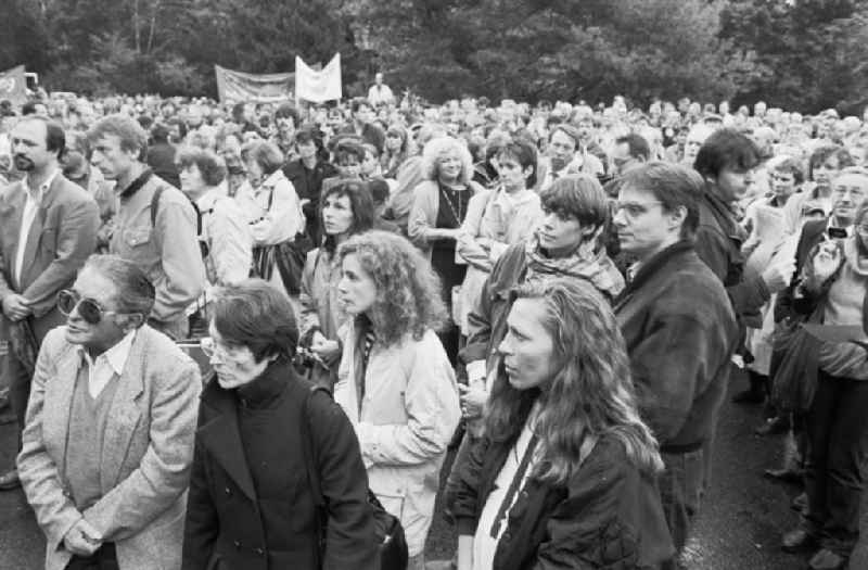 Kundgebung vom Weltfriedenstag im Kleistpark Berlin
01.