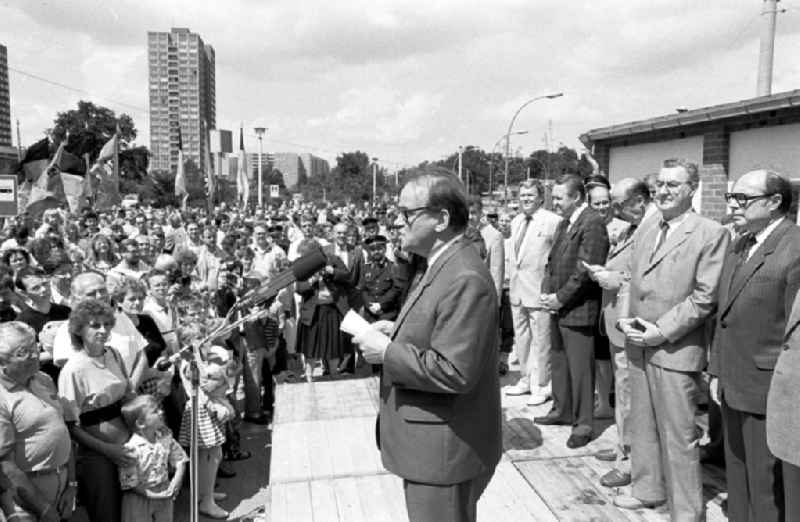 Eröffnung der U-Bahnlinie E, in Anwesenheit von Minister Arndt, Genossen Schabowski und Krack
30.