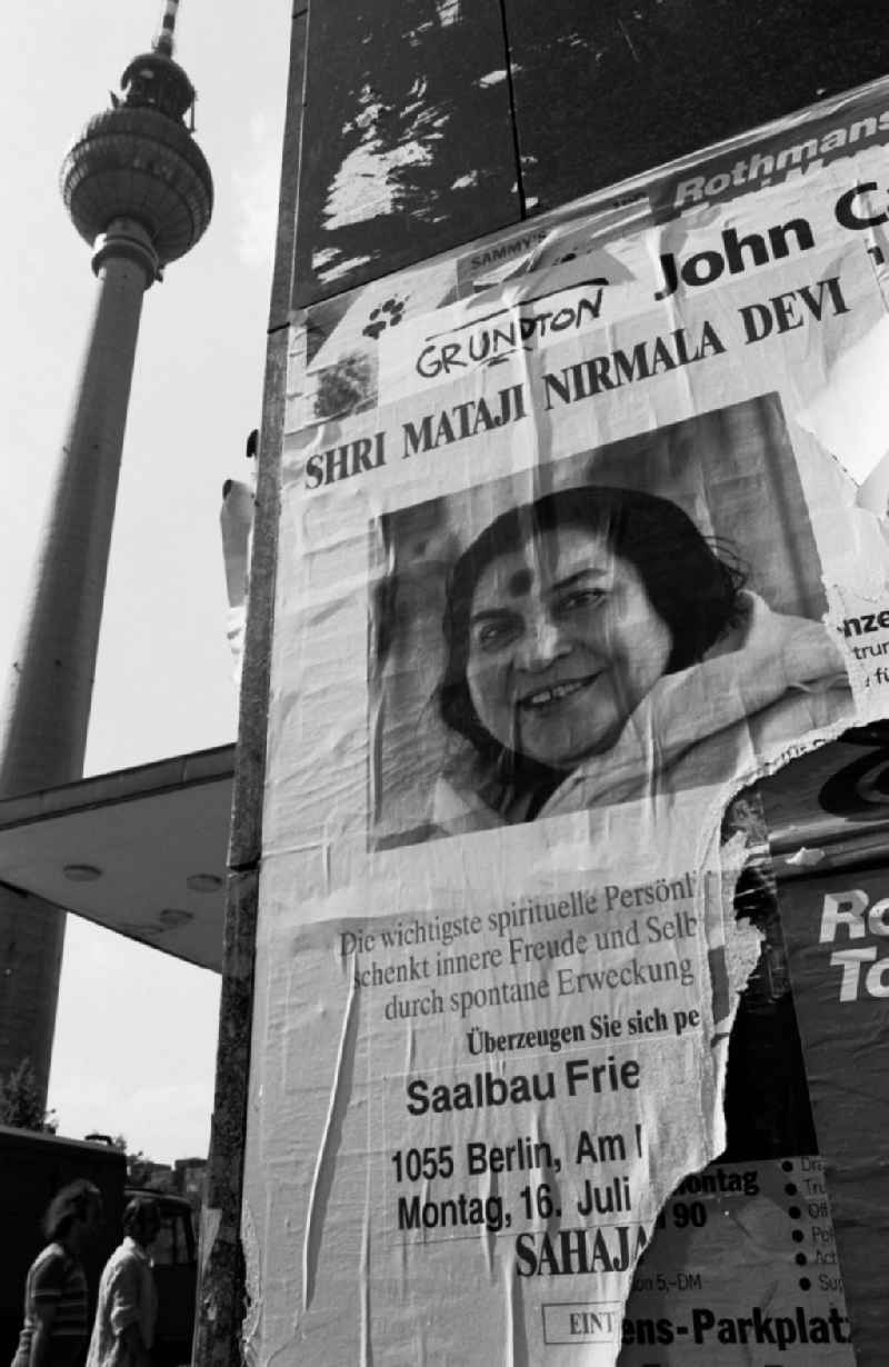 Berlin
Sekten werben mit Plakaten
02.08.9