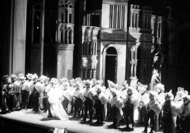 11.11.1986

Staatsoper Eröffnungsvorstellung 'Euryanthe'

Umschlagnr.:1225