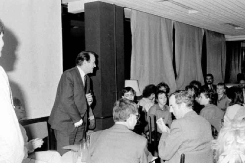 17.12.1986 Oberbürgermeister E. Krack im Jugendclub Großwalderstr.