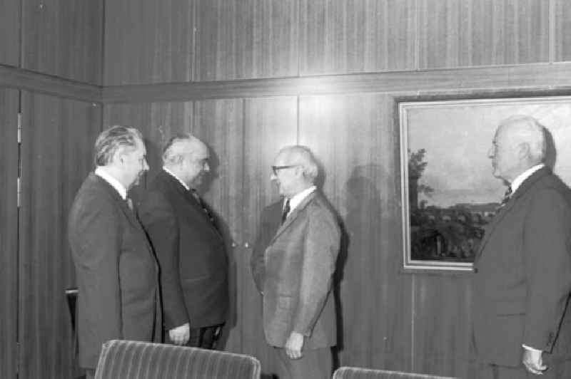 26.11.1986 Erich Honecker empfängt im ZK Viktor Nikonow.