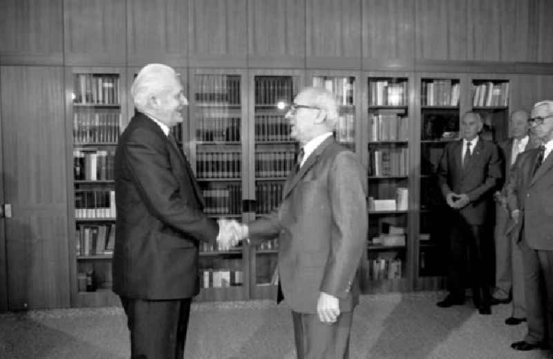 08.10.1986 Erich Honecker gratuliert Günter Mittag zum 6