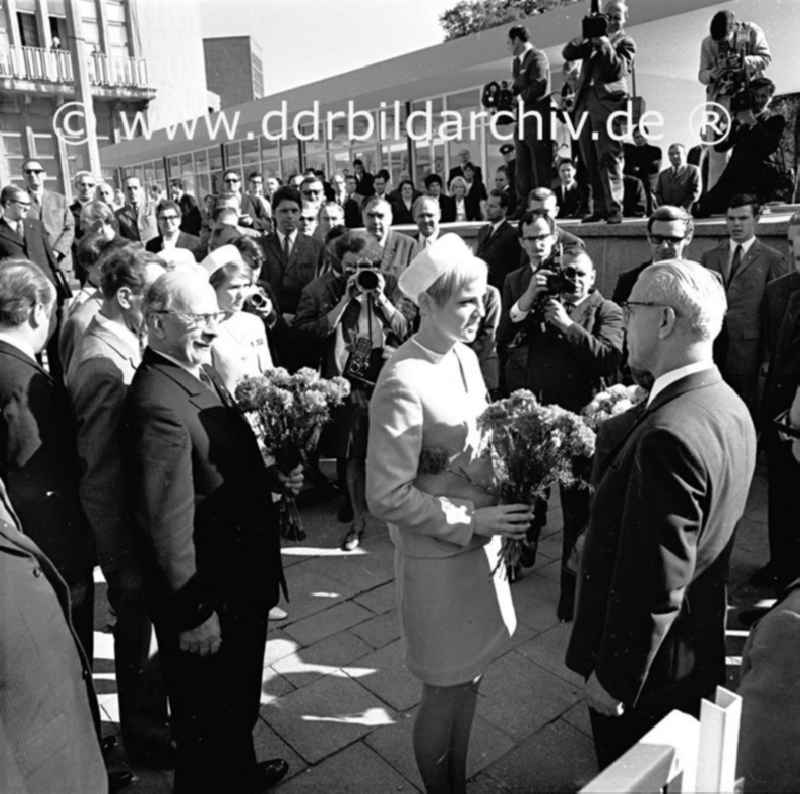 September 1969 Berlin,
Kämpfer- und Siegerausstellung in der Karl-Marx-Allee. Eröffnung mit Erich Honnecker, Walter Ulbricht und Willi Stoph.