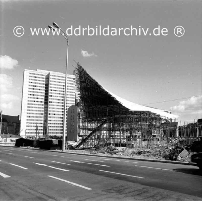 September 1969 Berlin,
Neue Gaststätte im Bau in der Gertraudenstraße.