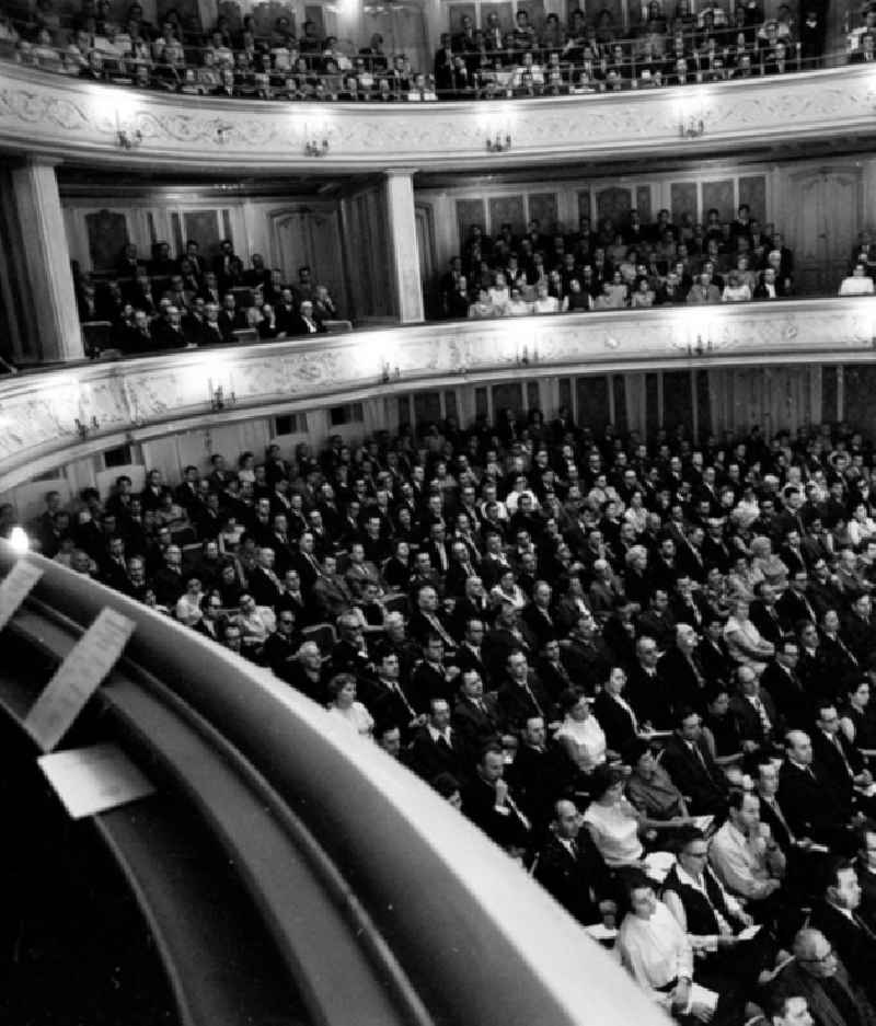 September 1969
Willenskundgebung der Kulturschaffenden in der Staatsoper.