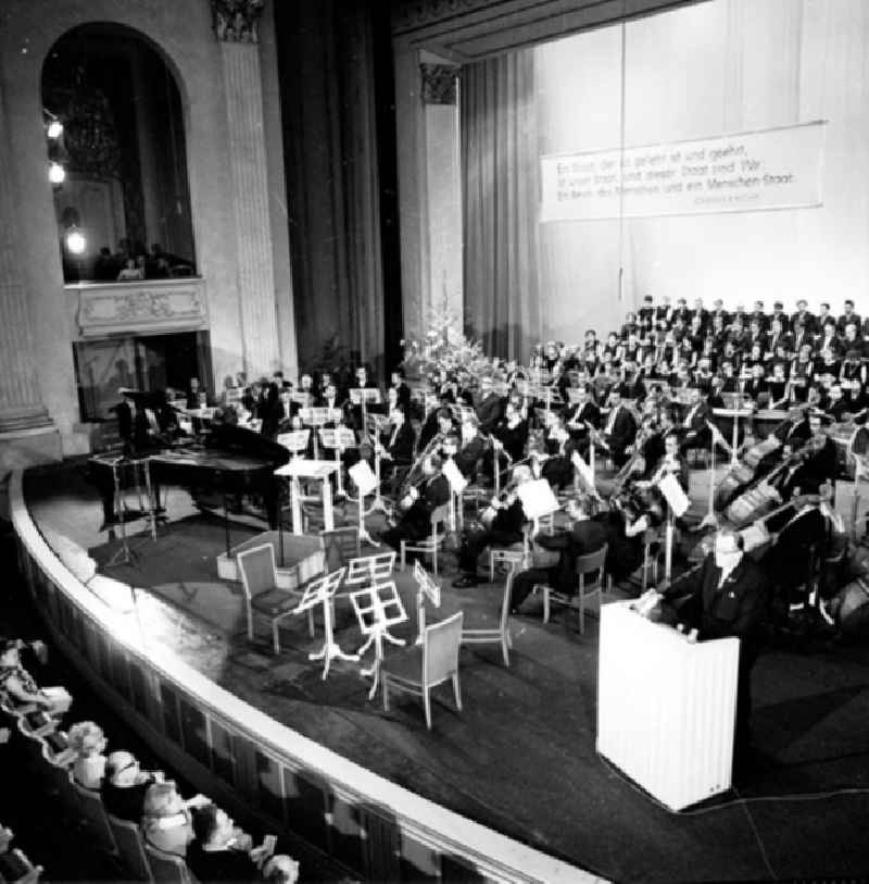 September 1969
Willenskundgebung der Kulturschaffenden in der Staatsoper.