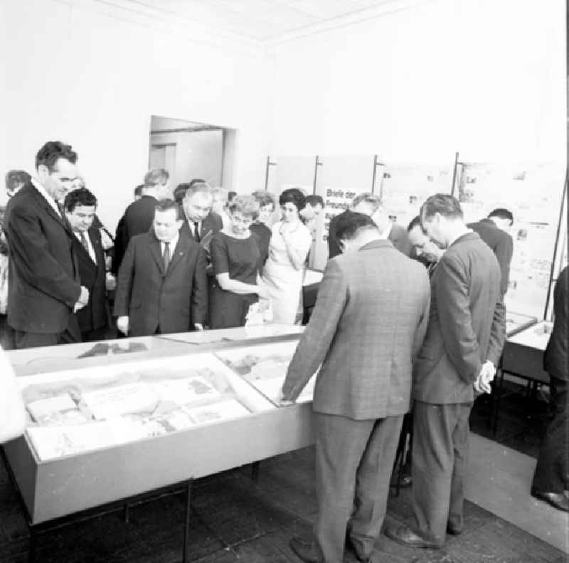 September 1969
Gäste der Eröffnungsveranstaltung der Ausstellung 
'Das Land Lenins - ein Reiseland'