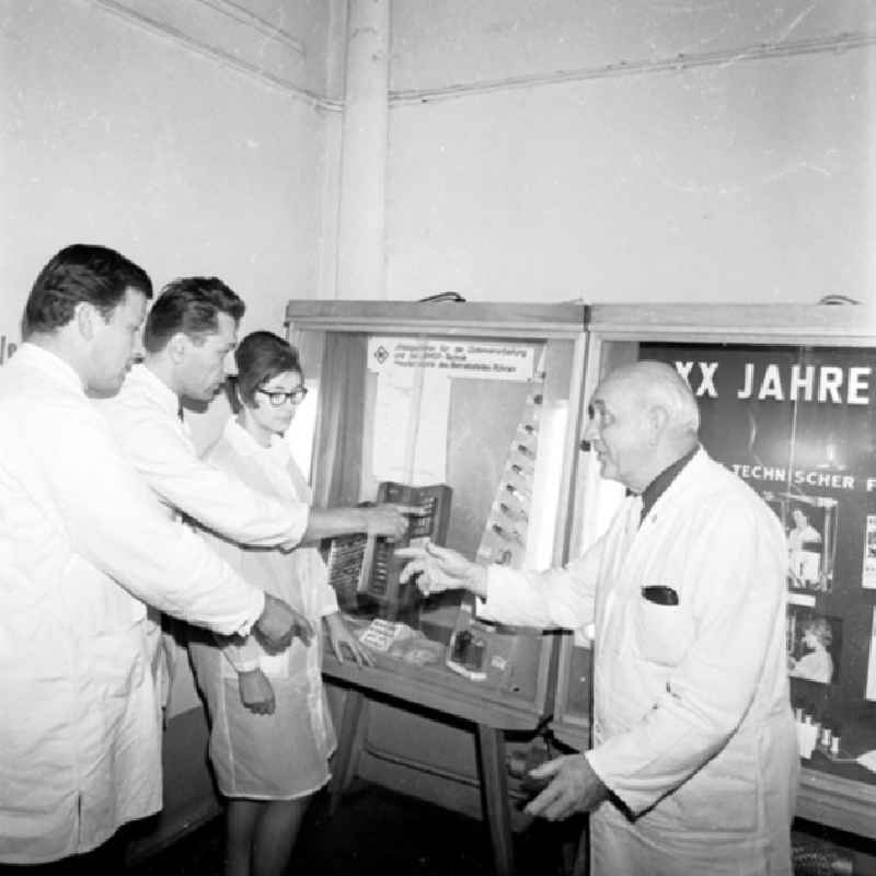 Oktober 1969 
Ausstellung im Werk für Fernsehelektronik WF in Berlin Köpenick