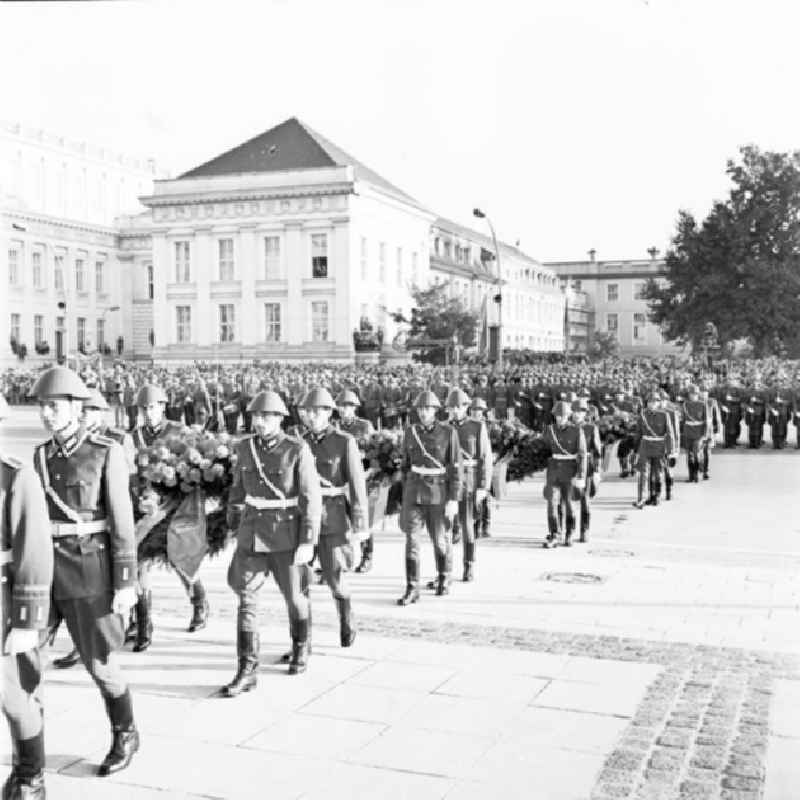 Oktober 1969 
Feierliche Wiedereröffnung des Manhmals für die Opfer des Faschismus und Militarismus in Berlin Unter den Linden