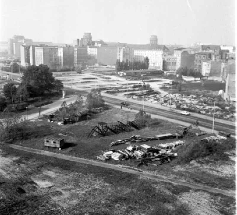 Oktober 1969 5 Teile Leipziger Straße vom Dach des Verlages Volk und Wissen 11 Uhr früh