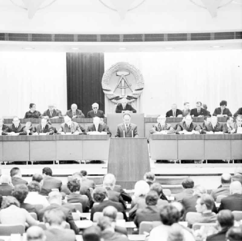 Dezember 1969 
15. Tagung der Volkskammer in Berlin, in der Kongreßhalle am Alex