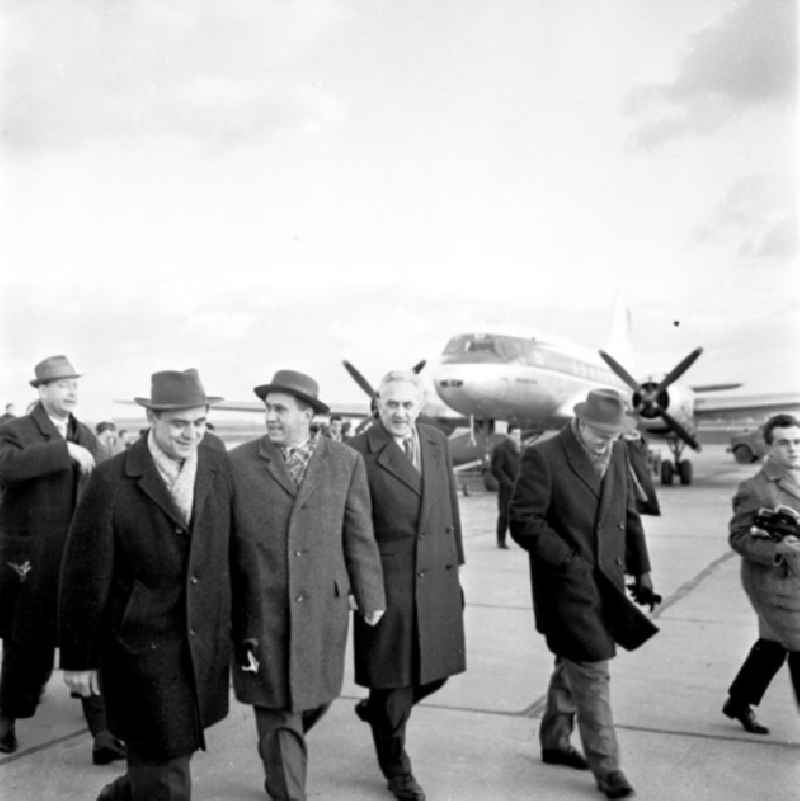 Februar 1964 
Rückkehr der Regierungsdelegation aus Genf