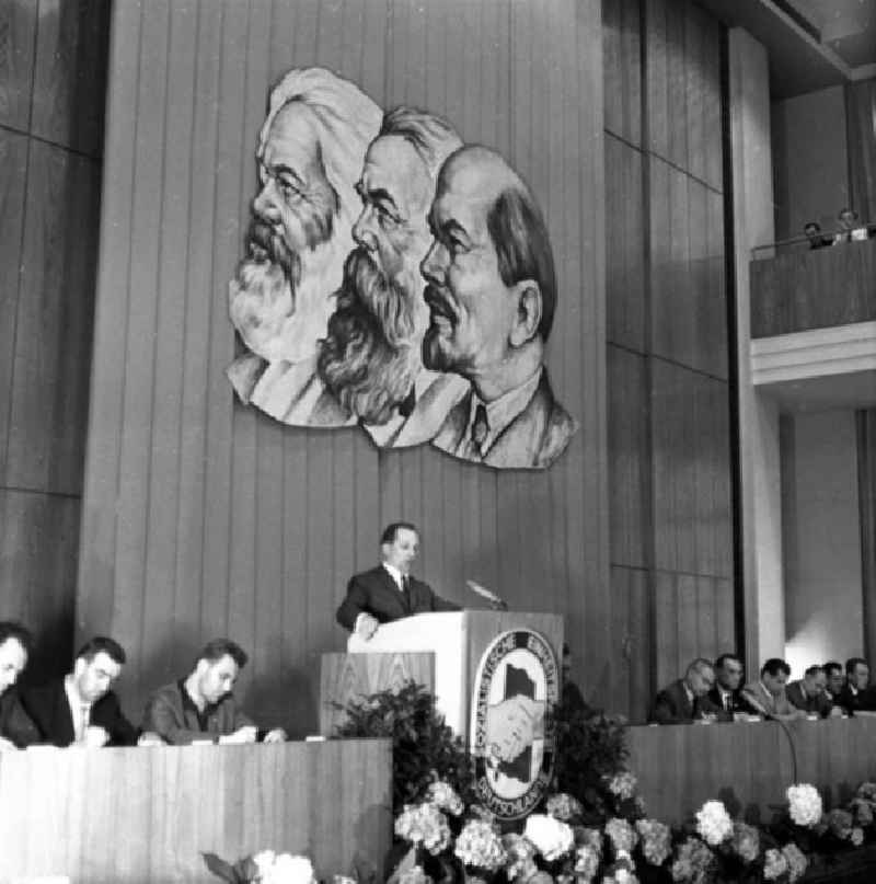 Mai 1966
Honecker spricht im Auditorium der Humbold Universität