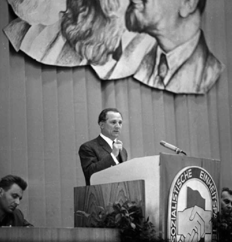 Mai 1966
Honecker spricht im Auditorium der Humbold Universität