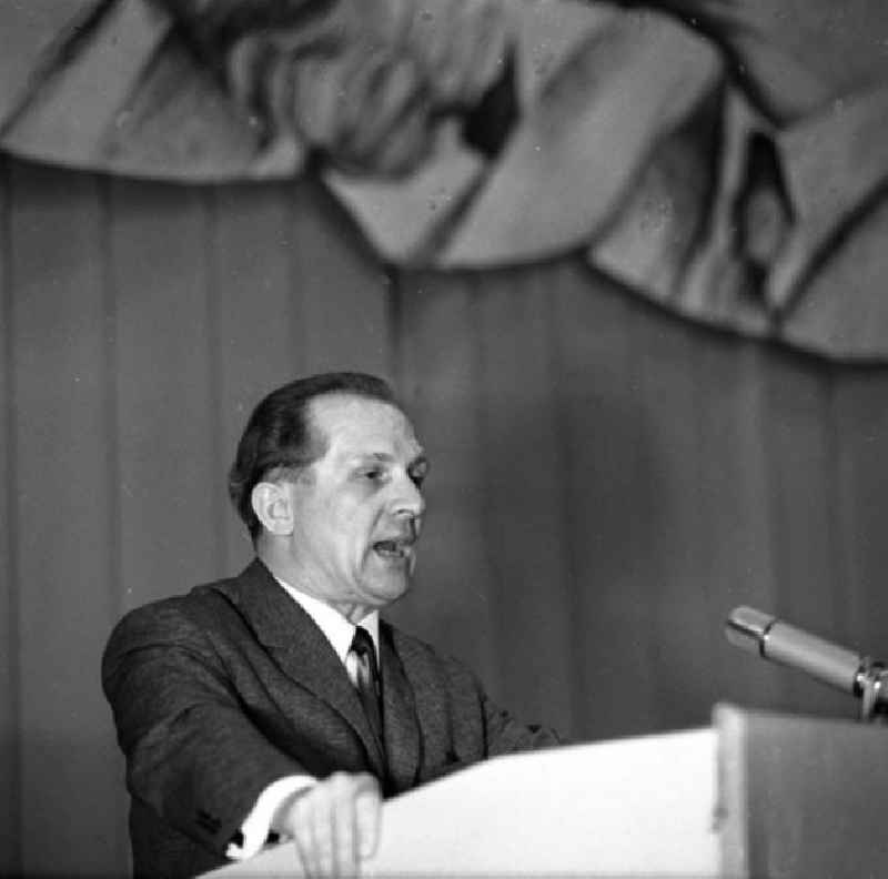 Mai 1966
Honecker spricht im Auditorium der Humbold Universität