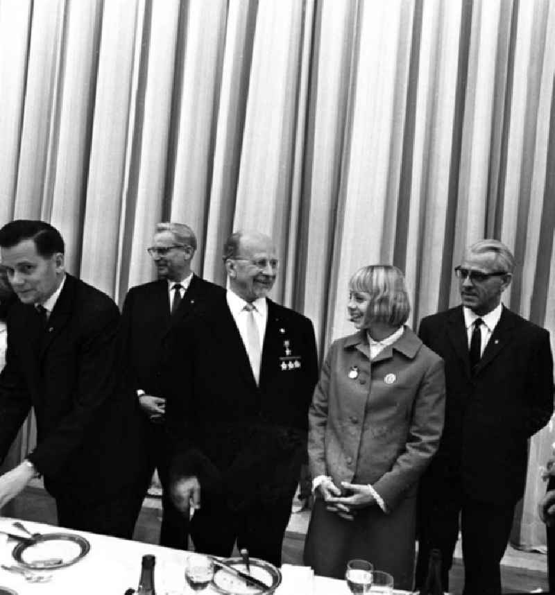 Sept. 1966
DDR ehrt Sportler - Festlicher Empfang im Staatsrat mit Walter Ulbricht