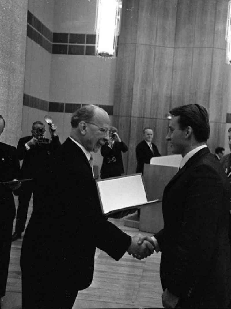 Sept. 1966
DDR ehrt Sportler - Festlicher Empfang im Staatsrat mit Walter Ulbricht