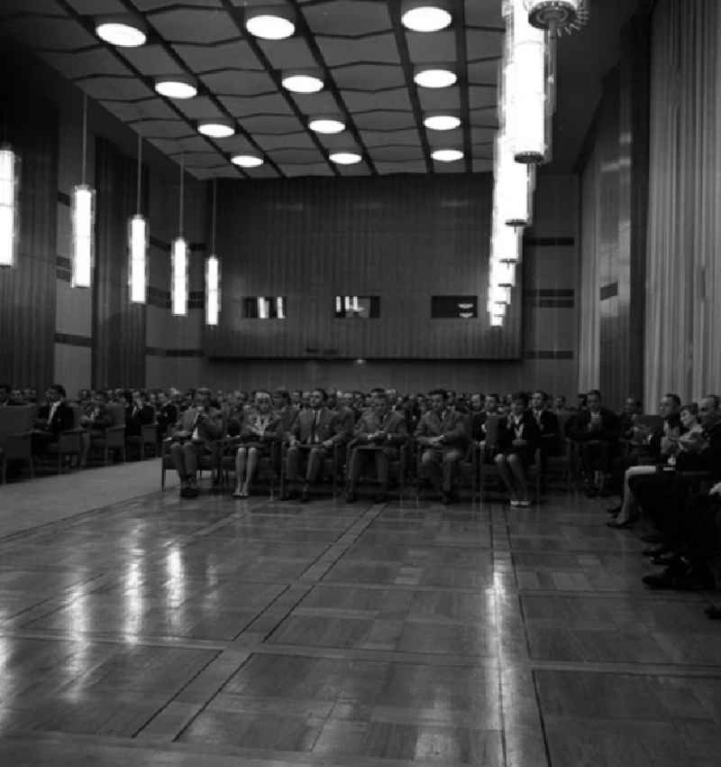 Sept. 1966
DDR ehrt Sportler - Festlicher Empfang im Staatsrat mit Walter Ulbricht