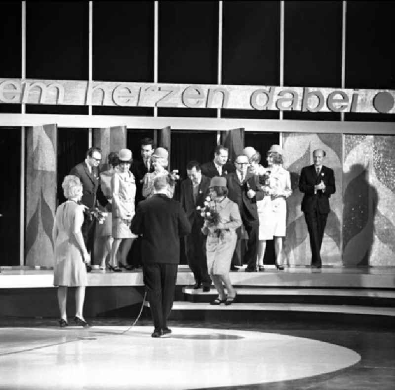 16.04.1966
11 Folge 'Mit dem Herzen dabei' zum 2