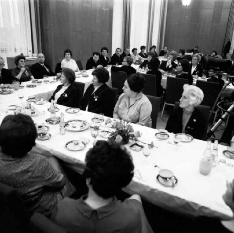 Frauenempfang im Staatsrat mit Erich Honecker