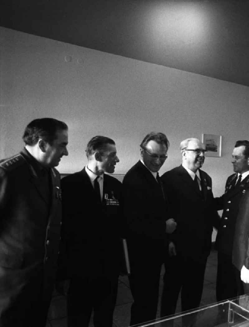 Kongress der DSF (Deutsch - Sowjetische - Freundschaft) in der Werner - Seelenbinder - Halle in Berlin. Bei diesem Kongress sind auch Pjotr Abrassimow und Erich Honecker anwesend.