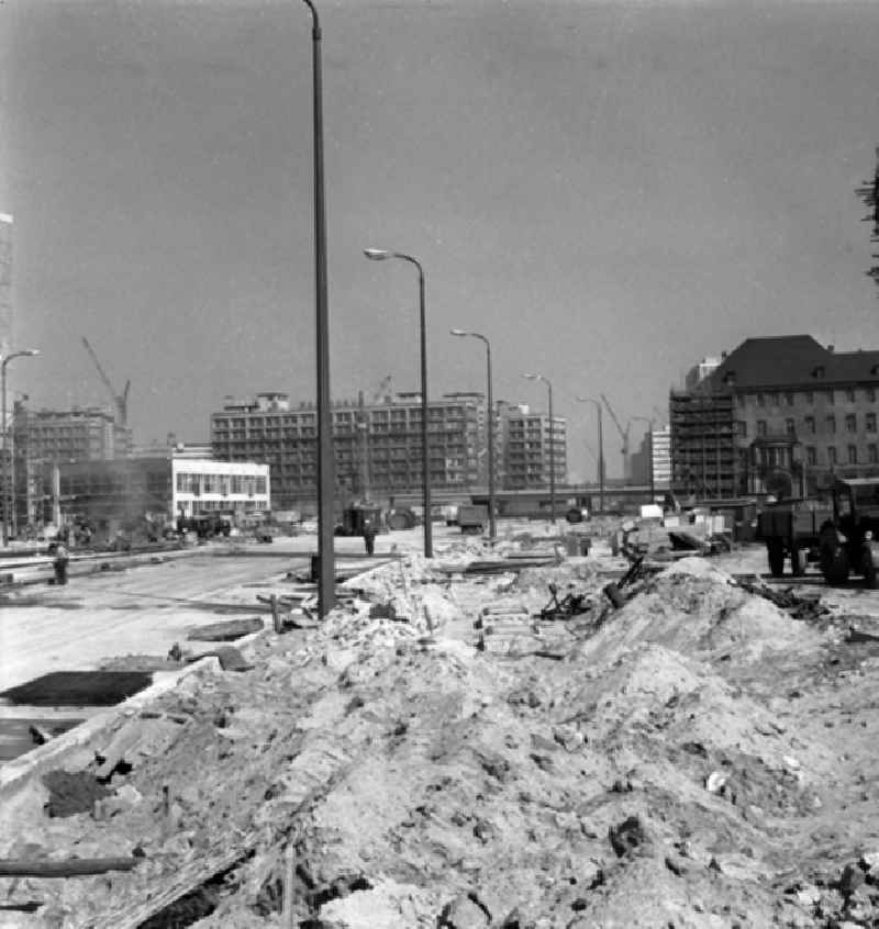 Stadtzentrum mit der Grunerstraße, dem Autotunnel und dem Alexanderplatz.