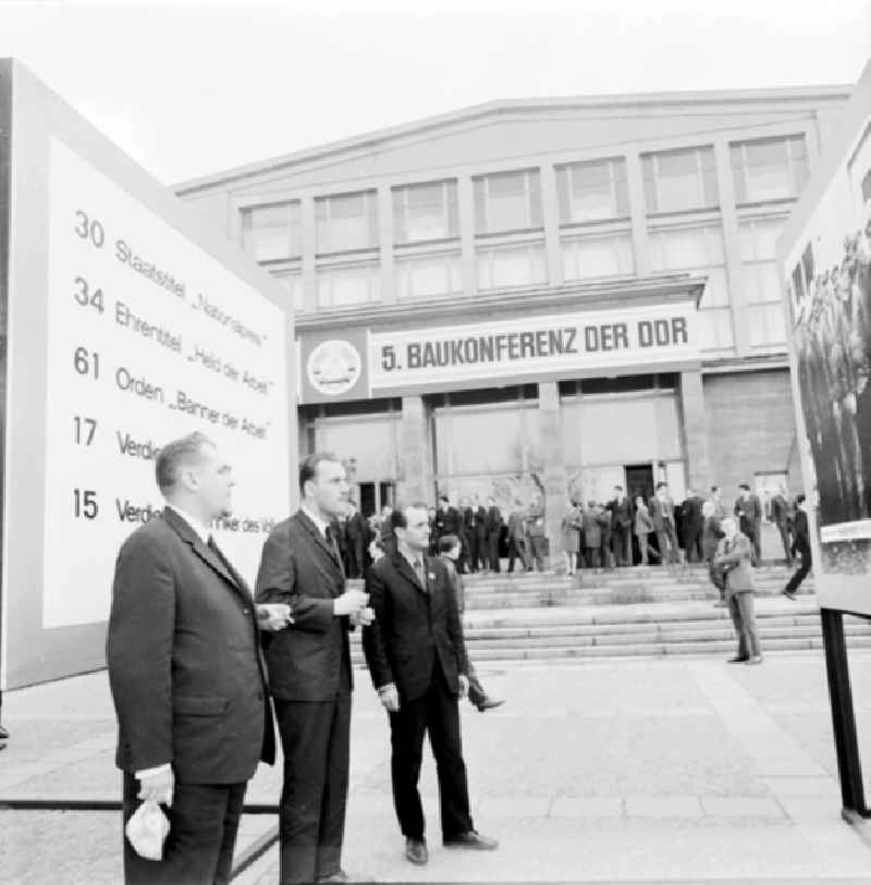 Berlin 17./18. April 1969 5. Baukonferenz in Berlin.