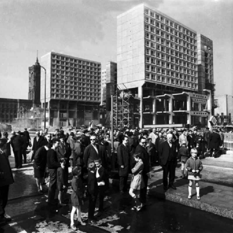 Alexanderplatz - Autotunnel.